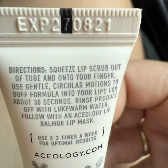 💚 2/$30 Aceology PASSIONFRUIT REFINING LIP SCRUB - Picture 3 of 5